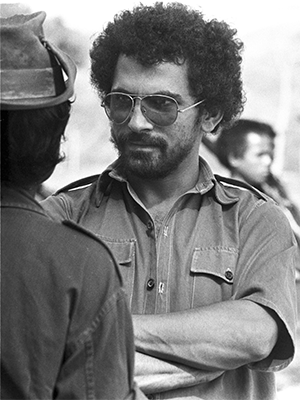 Jose Ramos-Horta with army recruits in East Timor, 1975 (Penny Tweedie/Alamy)